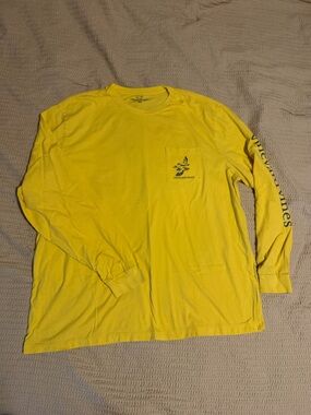 Vineyard Vines Men’s Bright Yellow Long-Sleeve Pocket Tee with Logo Sleeve Print